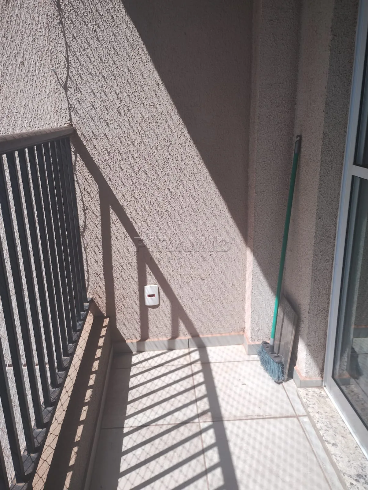 Alugar Apartamento / Padr&atilde;o em Ribeir&atilde;o Preto R$ 1.350,00 - Foto 4