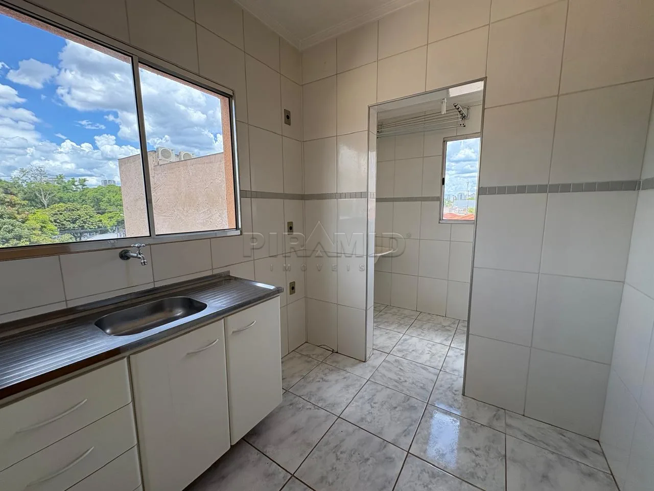 Alugar Apartamento / Padr&atilde;o em Ribeir&atilde;o Preto R$ 1.200,00 - Foto 4