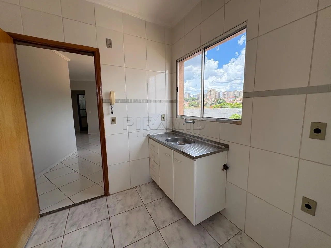 Alugar Apartamento / Padr&atilde;o em Ribeir&atilde;o Preto R$ 1.200,00 - Foto 5
