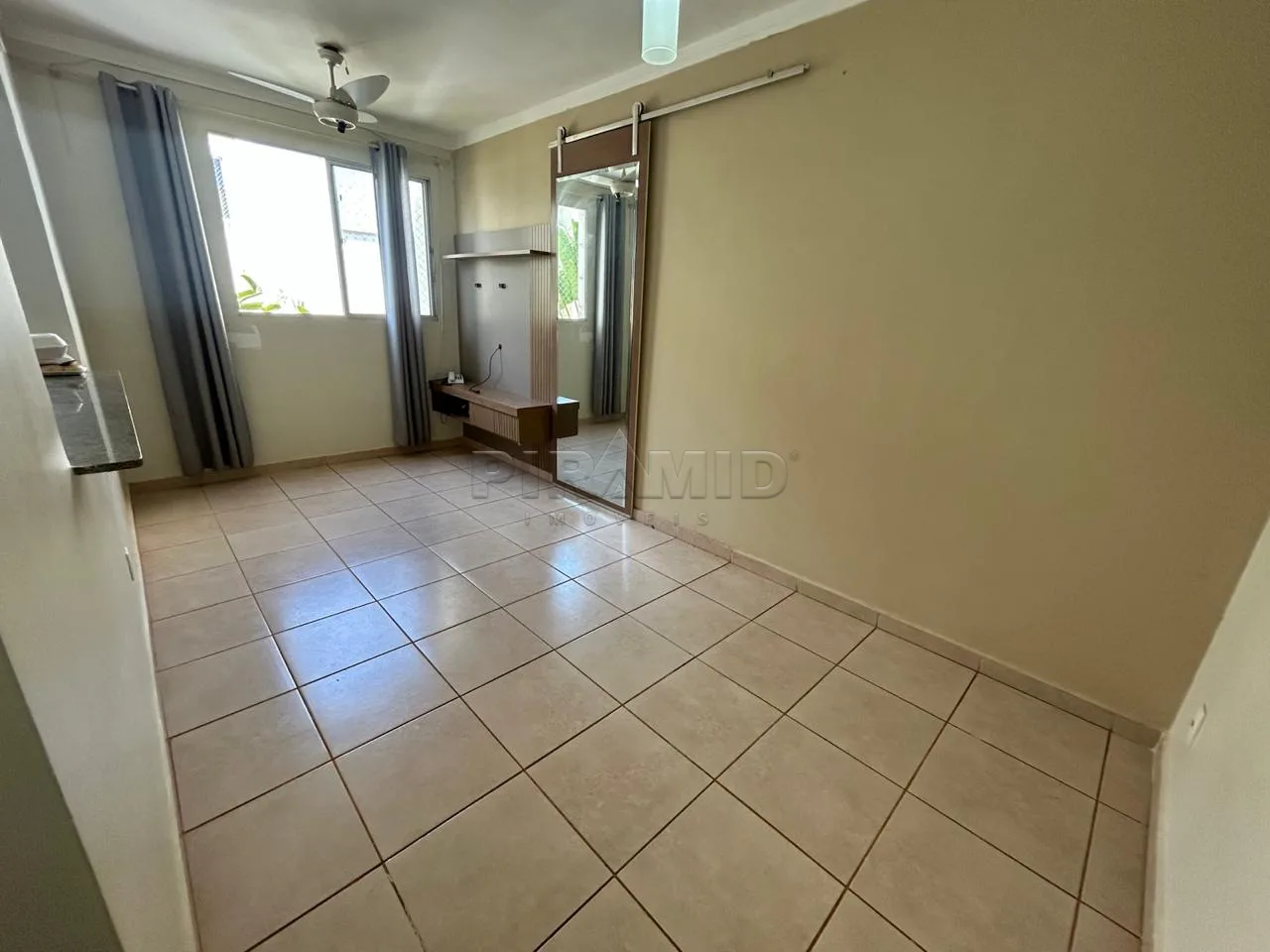 Alugar Apartamento / Padr&atilde;o em Ribeir&atilde;o Preto R$ 1.500,00 - Foto 1