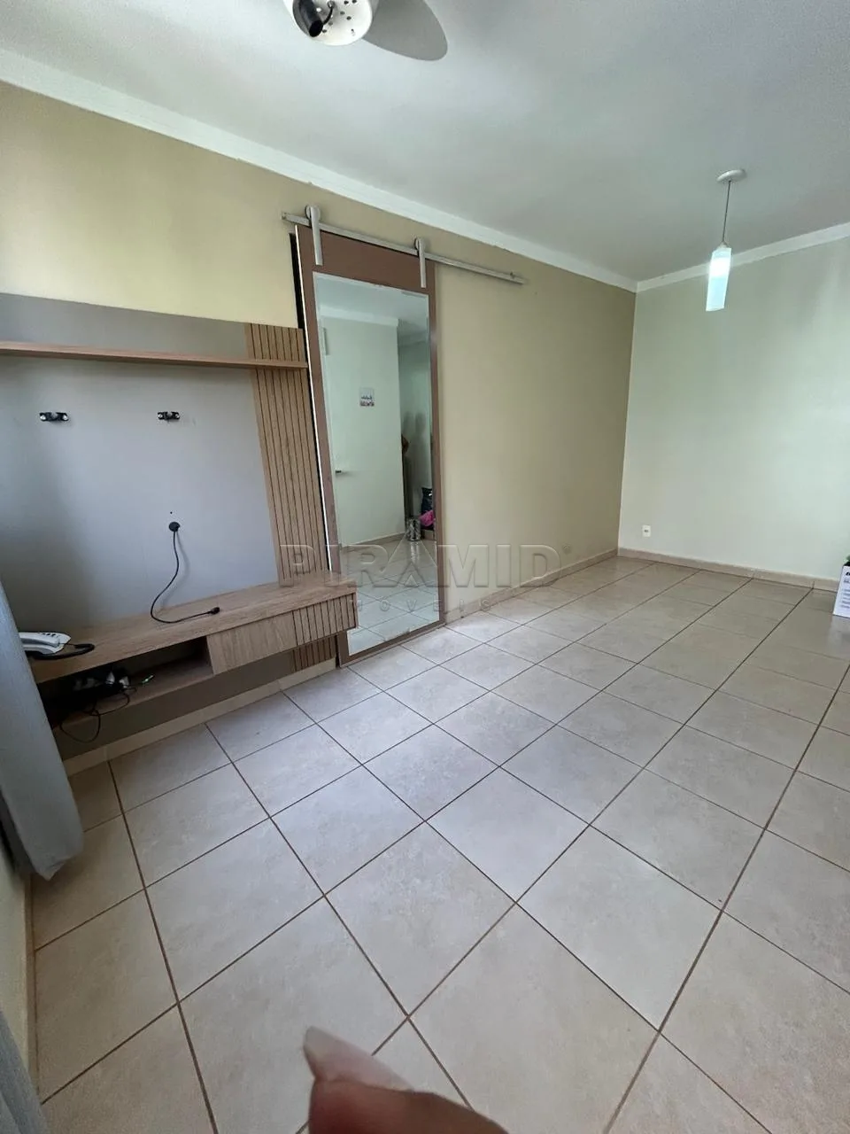 Alugar Apartamento / Padr&atilde;o em Ribeir&atilde;o Preto R$ 1.500,00 - Foto 2