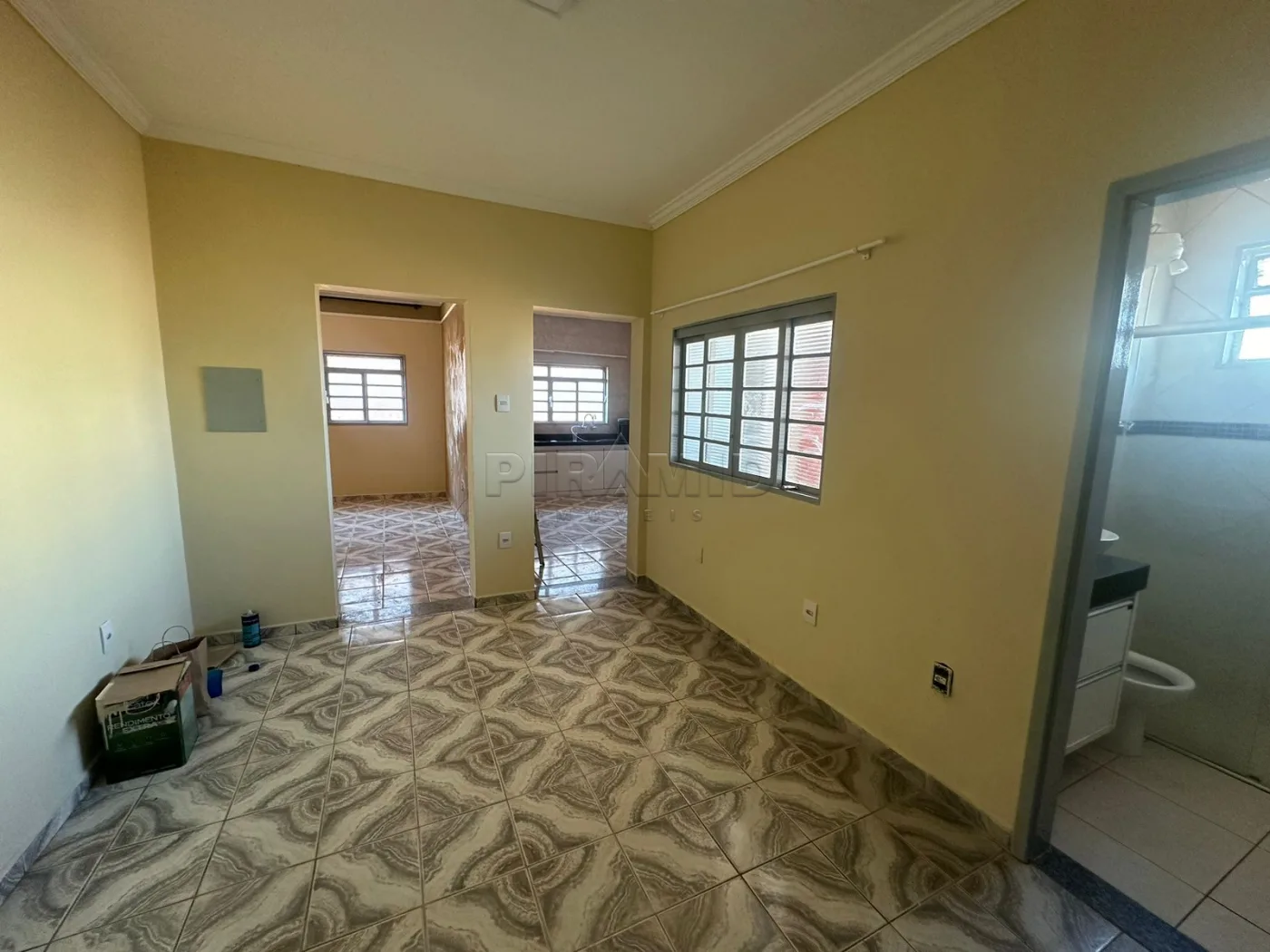 Alugar Casa / Padr&atilde;o em Ribeir&atilde;o Preto R$ 1.500,00 - Foto 2