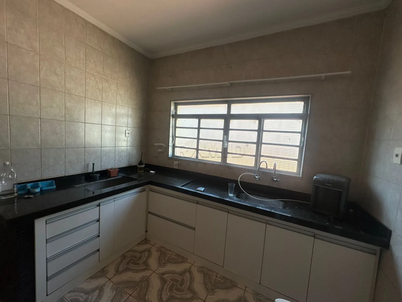 Alugar Casa / Padr&atilde;o em Ribeir&atilde;o Preto R$ 1.500,00 - Foto 3