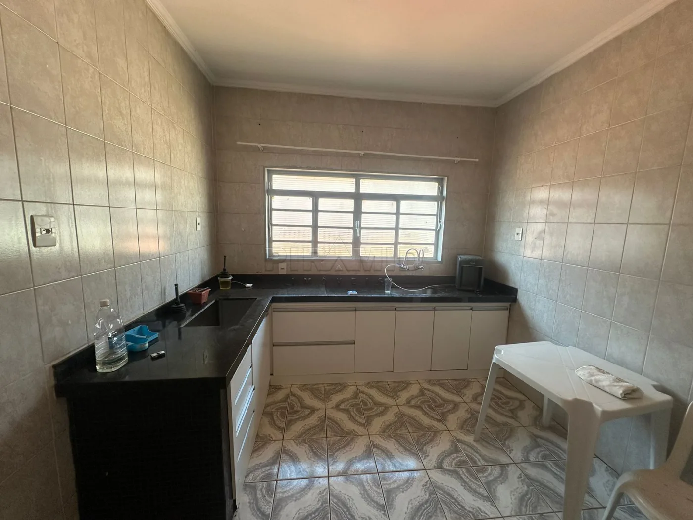 Alugar Casa / Padr&atilde;o em Ribeir&atilde;o Preto R$ 1.500,00 - Foto 4