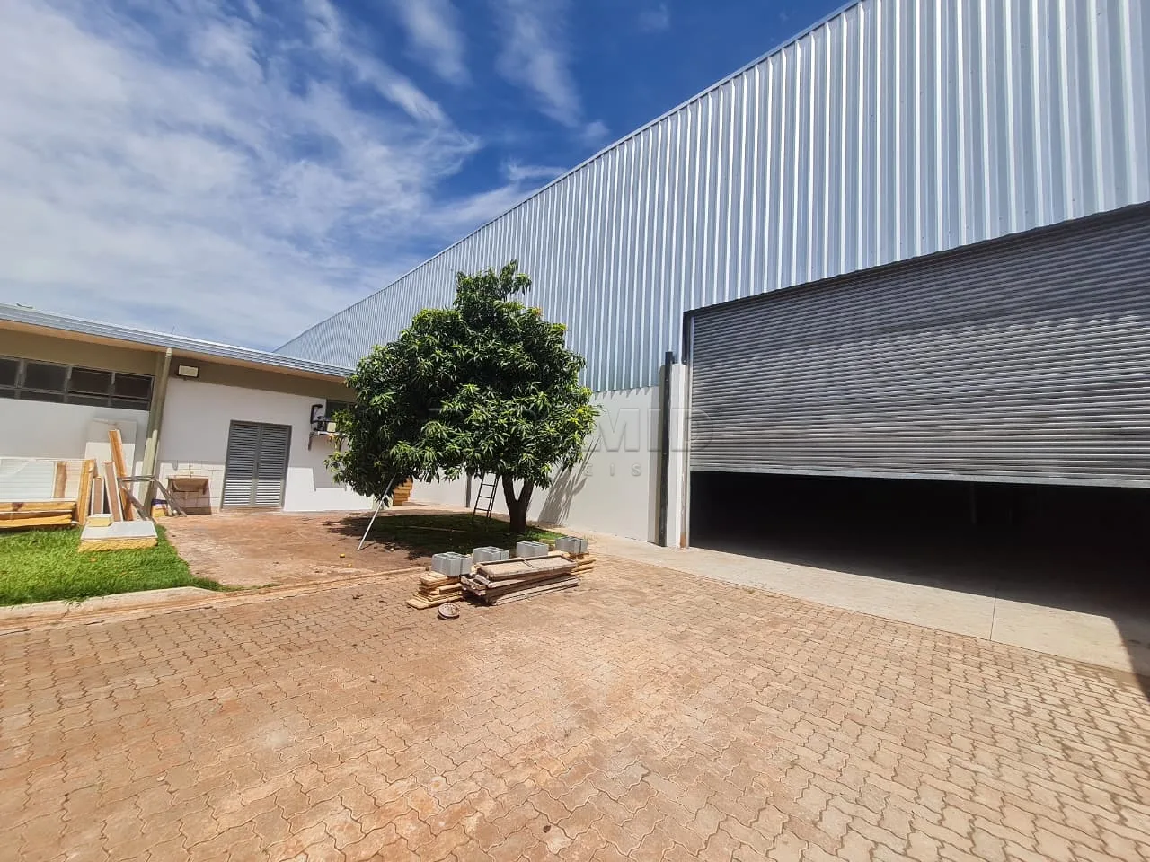 Alugar Comercial / Sal&atilde;o em Condom&iacute;nio em Cravinhos R$ 29.900,00 - Foto 1