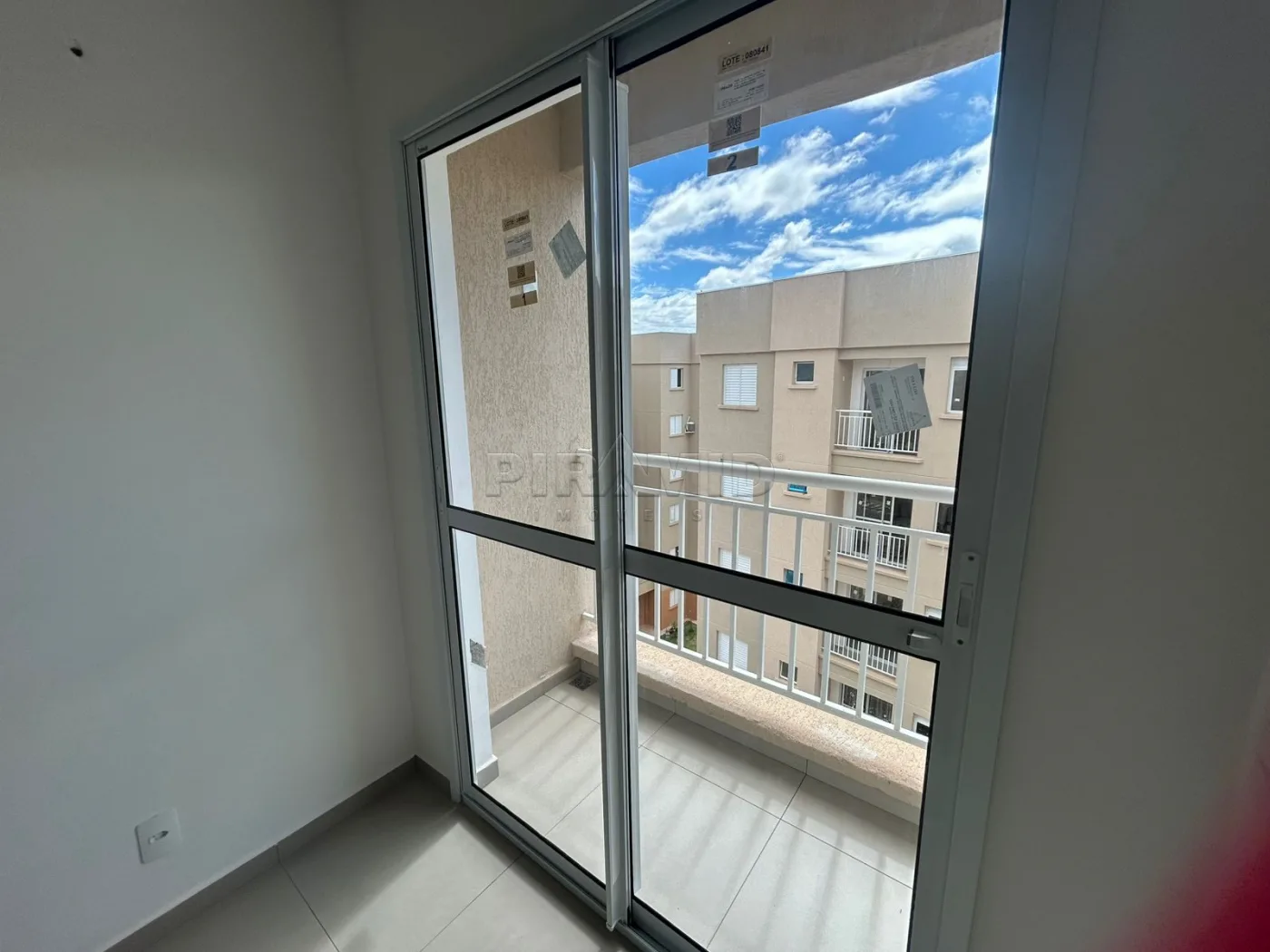 Alugar Apartamento / Padr&atilde;o em Ribeir&atilde;o Preto R$ 1.500,00 - Foto 3