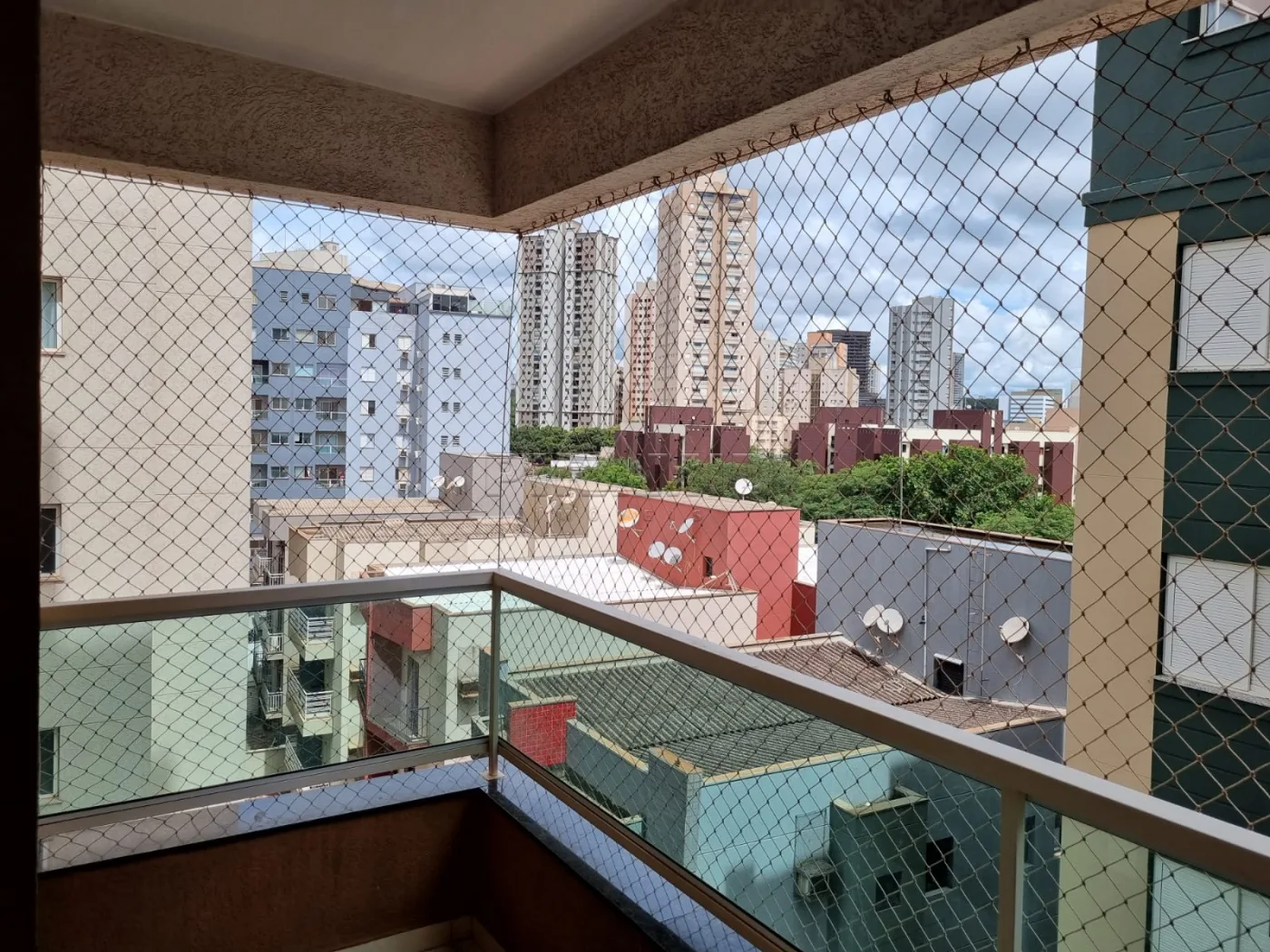 Alugar Apartamento / Padr&atilde;o em Ribeir&atilde;o Preto R$ 1.600,00 - Foto 3