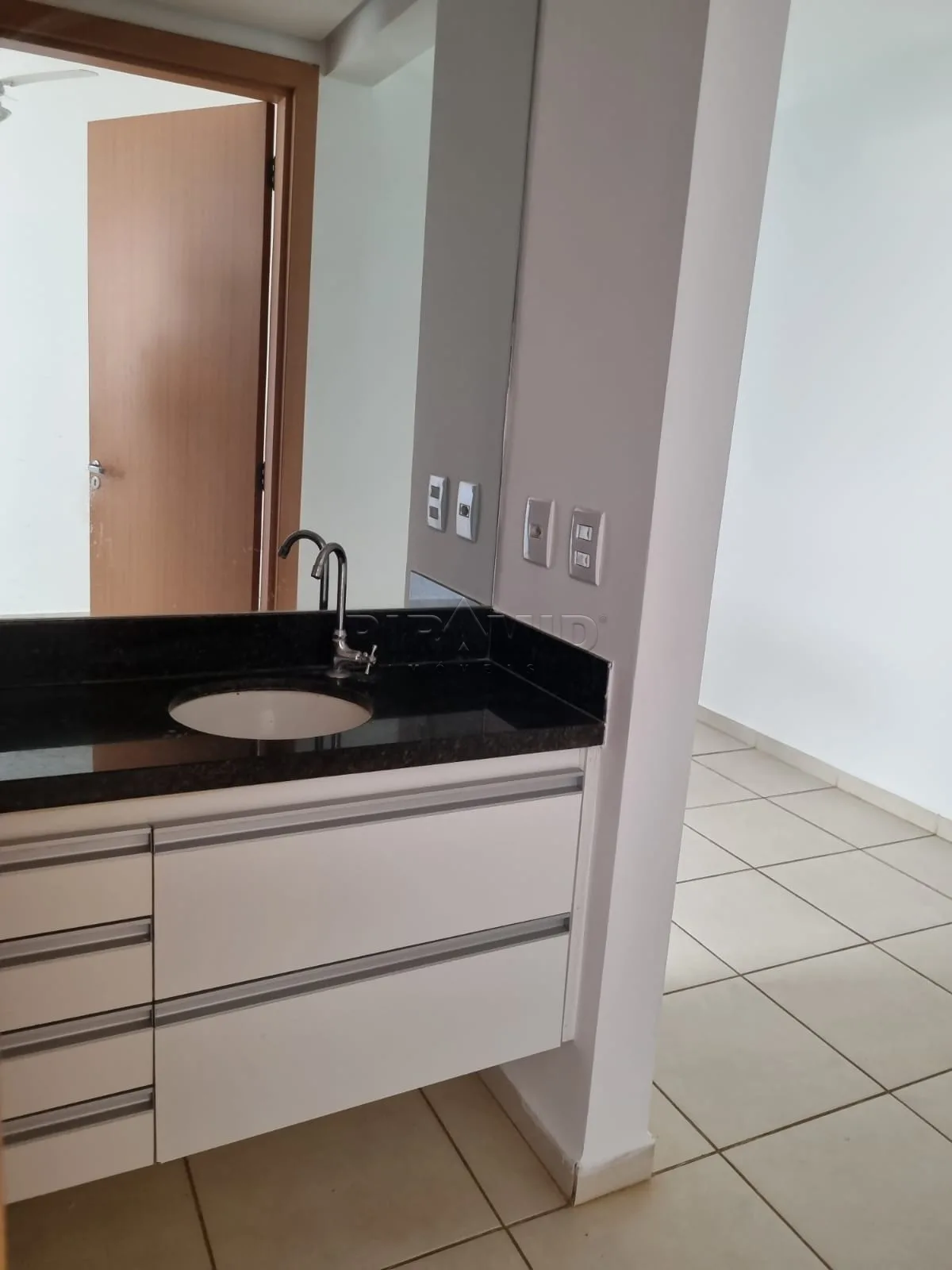 Alugar Apartamento / Padr&atilde;o em Ribeir&atilde;o Preto R$ 1.600,00 - Foto 4