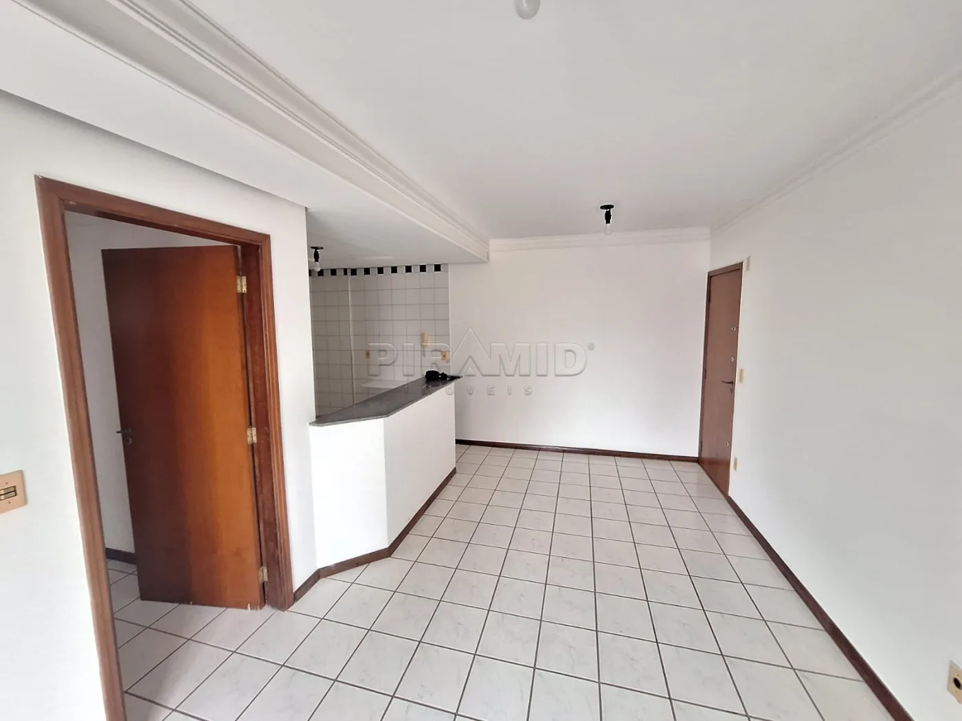 Alugar Apartamento / Padr&atilde;o em Ribeir&atilde;o Preto R$ 1.500,00 - Foto 2