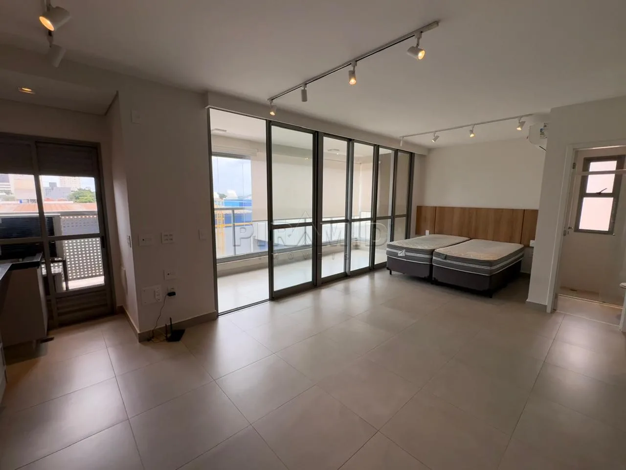 Alugar Apartamento / Kitchnet em Ribeir&atilde;o Preto R$ 2.500,00 - Foto 1