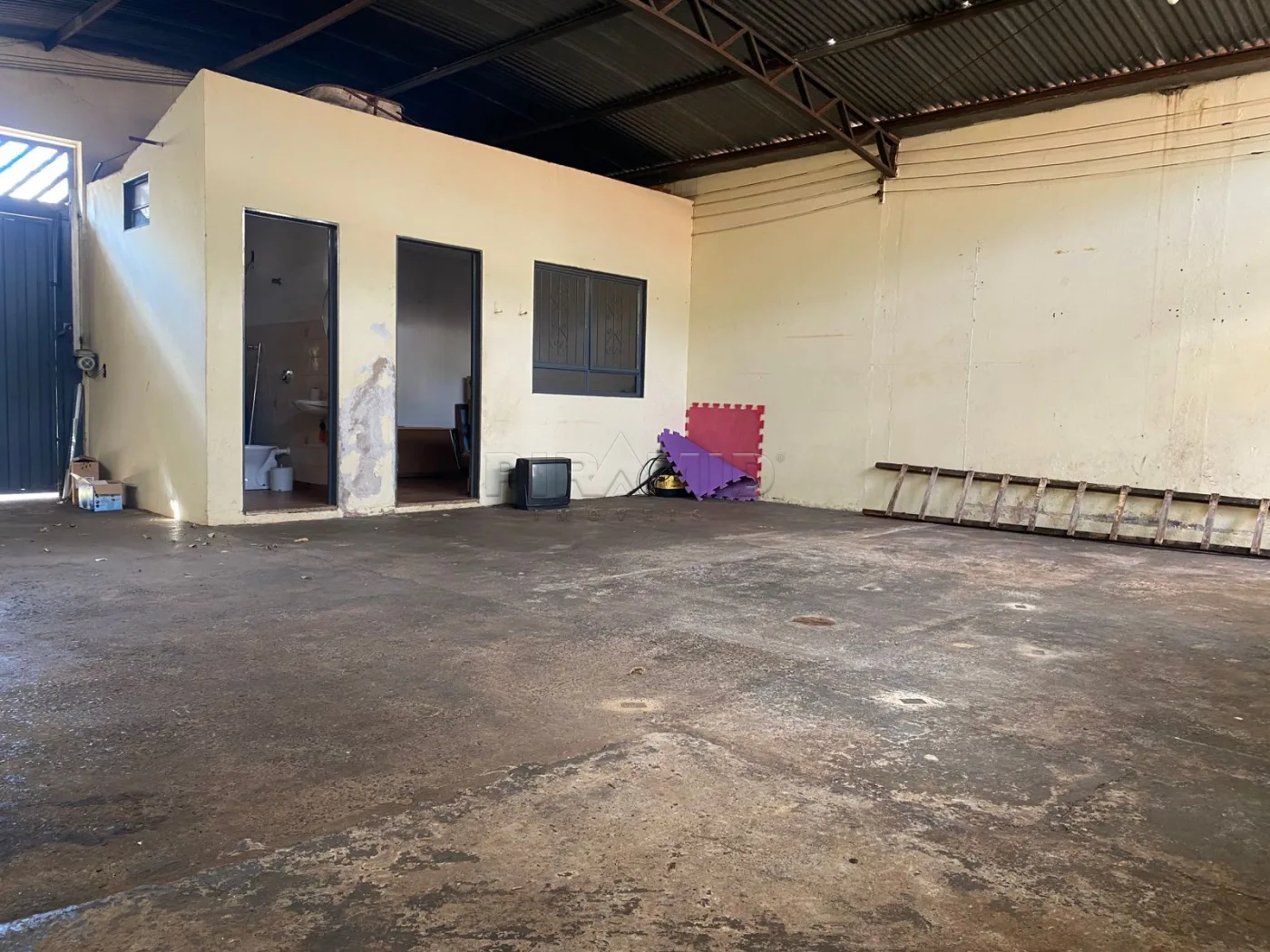 Alugar Comercial / Sal&atilde;o em Ribeir&atilde;o Preto R$ 3.000,00 - Foto 4