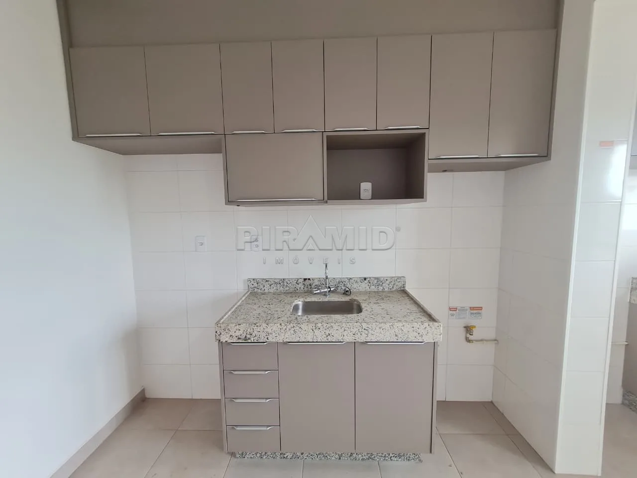 Alugar Apartamento / Padr&atilde;o em Ribeir&atilde;o Preto R$ 1.900,00 - Foto 2