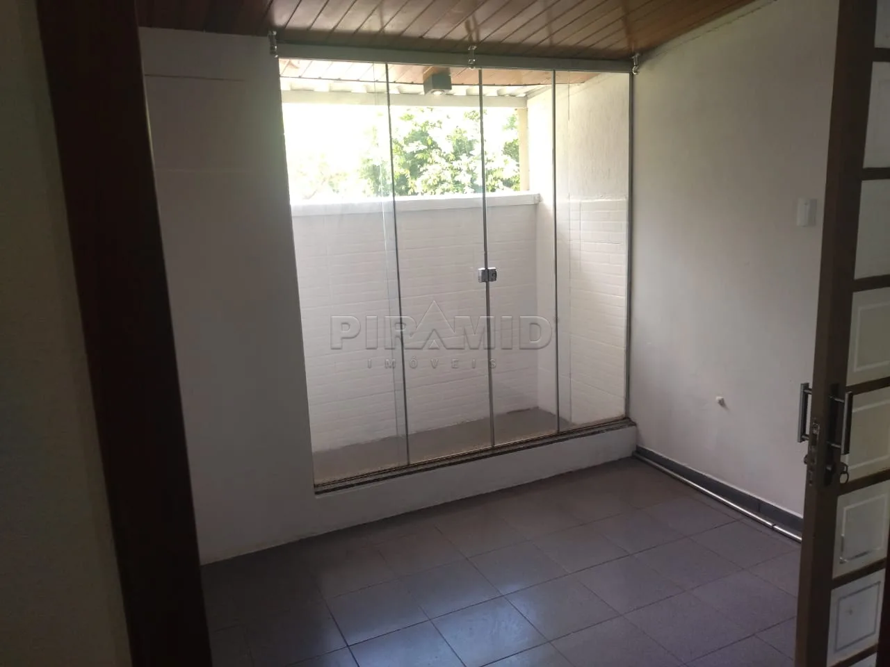 Alugar Apartamento / Padr&atilde;o em Ribeir&atilde;o Preto R$ 1.550,00 - Foto 2