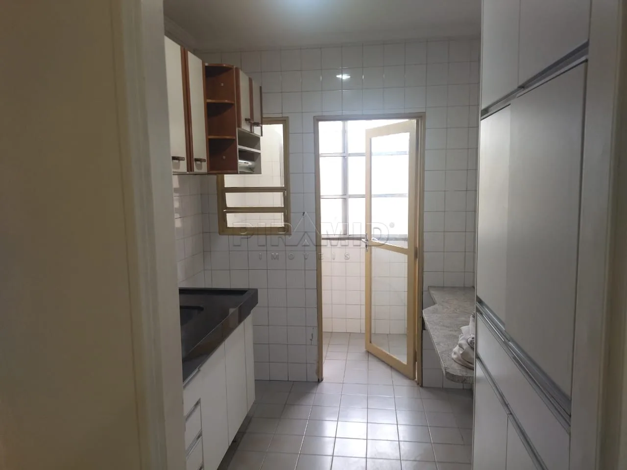 Alugar Apartamento / Padr&atilde;o em Ribeir&atilde;o Preto R$ 1.550,00 - Foto 4