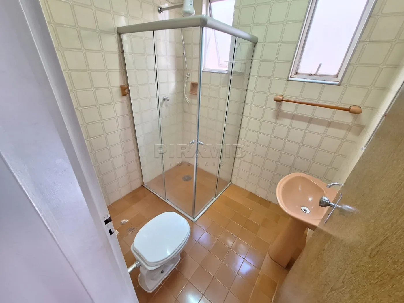 Alugar Apartamento / Padr&atilde;o em Ribeir&atilde;o Preto R$ 1.500,00 - Foto 5