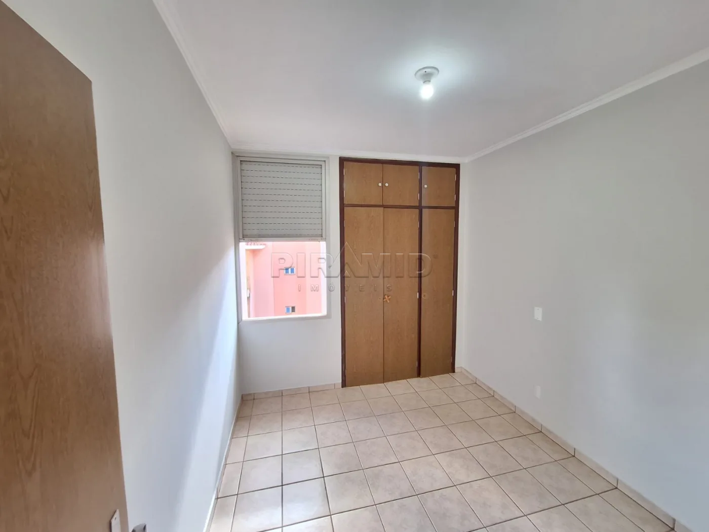 Alugar Apartamento / Padr&atilde;o em Ribeir&atilde;o Preto R$ 1.500,00 - Foto 3