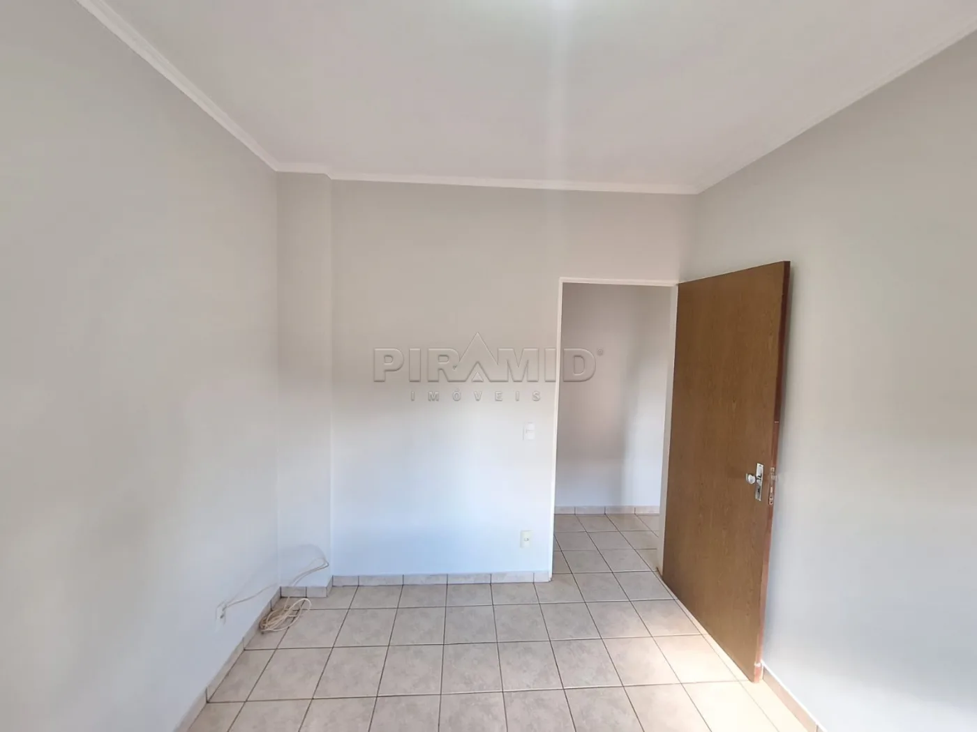 Alugar Apartamento / Padr&atilde;o em Ribeir&atilde;o Preto R$ 1.500,00 - Foto 4