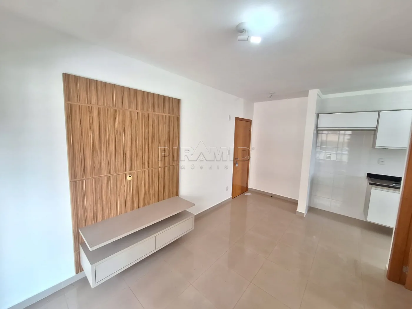 Alugar Apartamento / Padr&atilde;o em Ribeir&atilde;o Preto R$ 1.700,00 - Foto 3