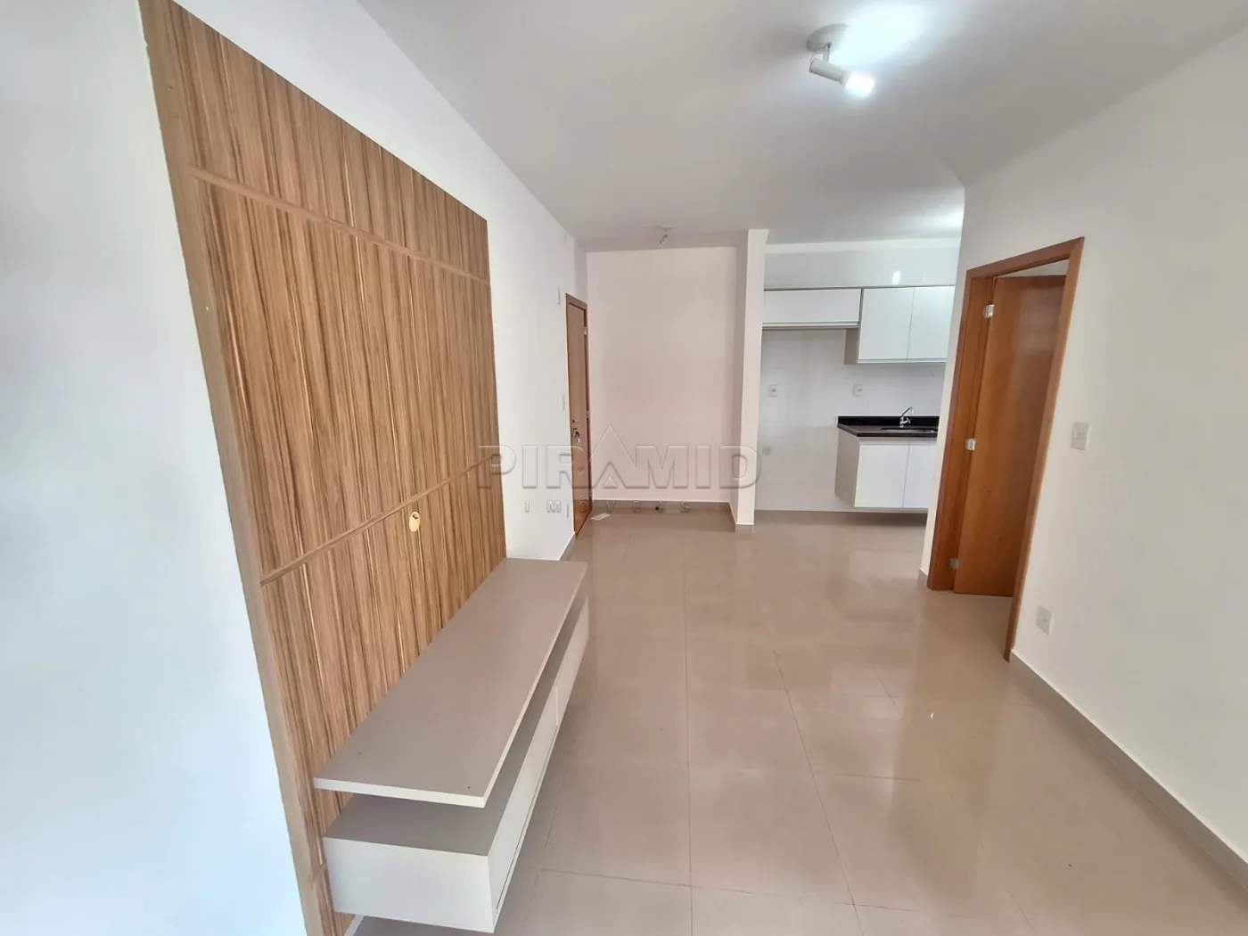 Alugar Apartamento / Padr&atilde;o em Ribeir&atilde;o Preto R$ 1.700,00 - Foto 4