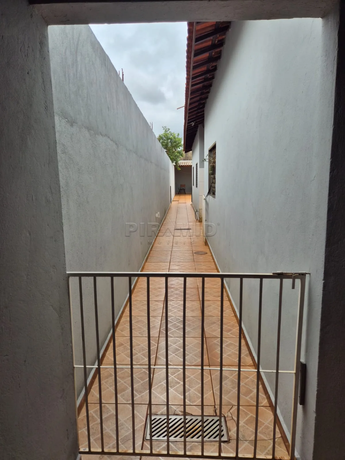 Comprar Casa / Padr&atilde;o em Ribeir&atilde;o Preto R$ 400.000,00 - Foto 2