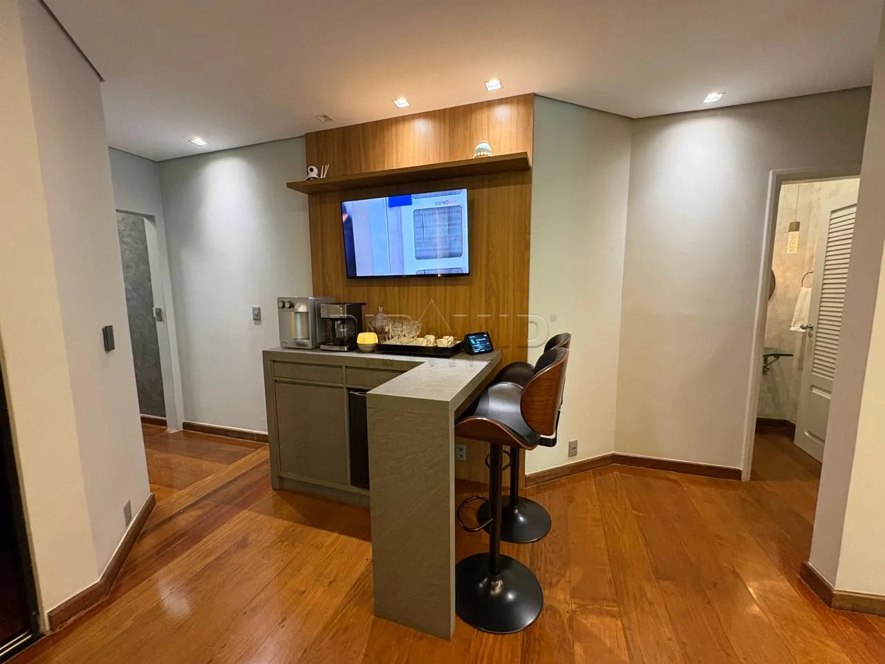 Alugar Comercial / Casa em Ribeir&atilde;o Preto R$ 10.000,00 - Foto 5