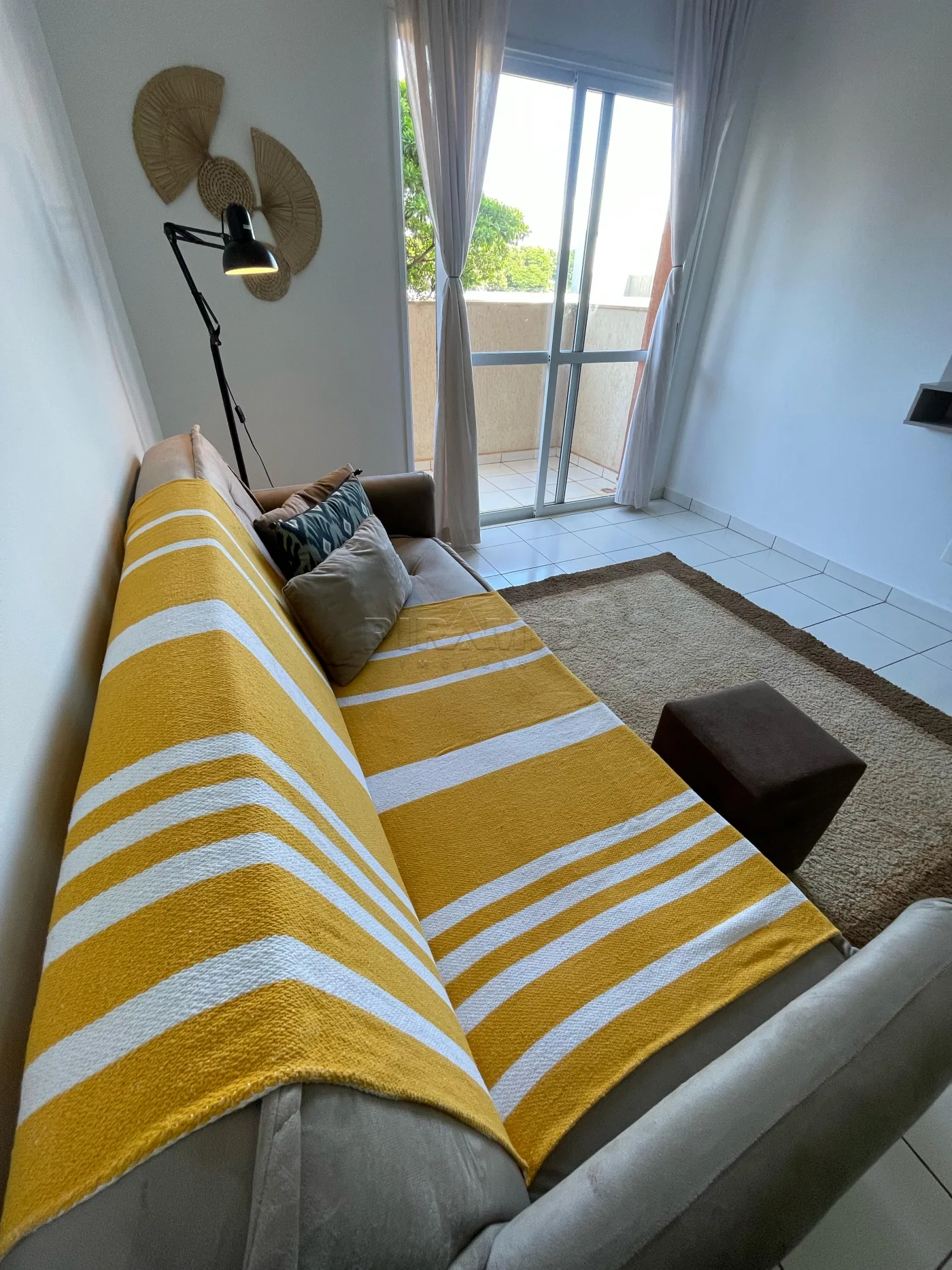 Alugar Apartamento / Padr&atilde;o em Ribeir&atilde;o Preto R$ 1.950,00 - Foto 2