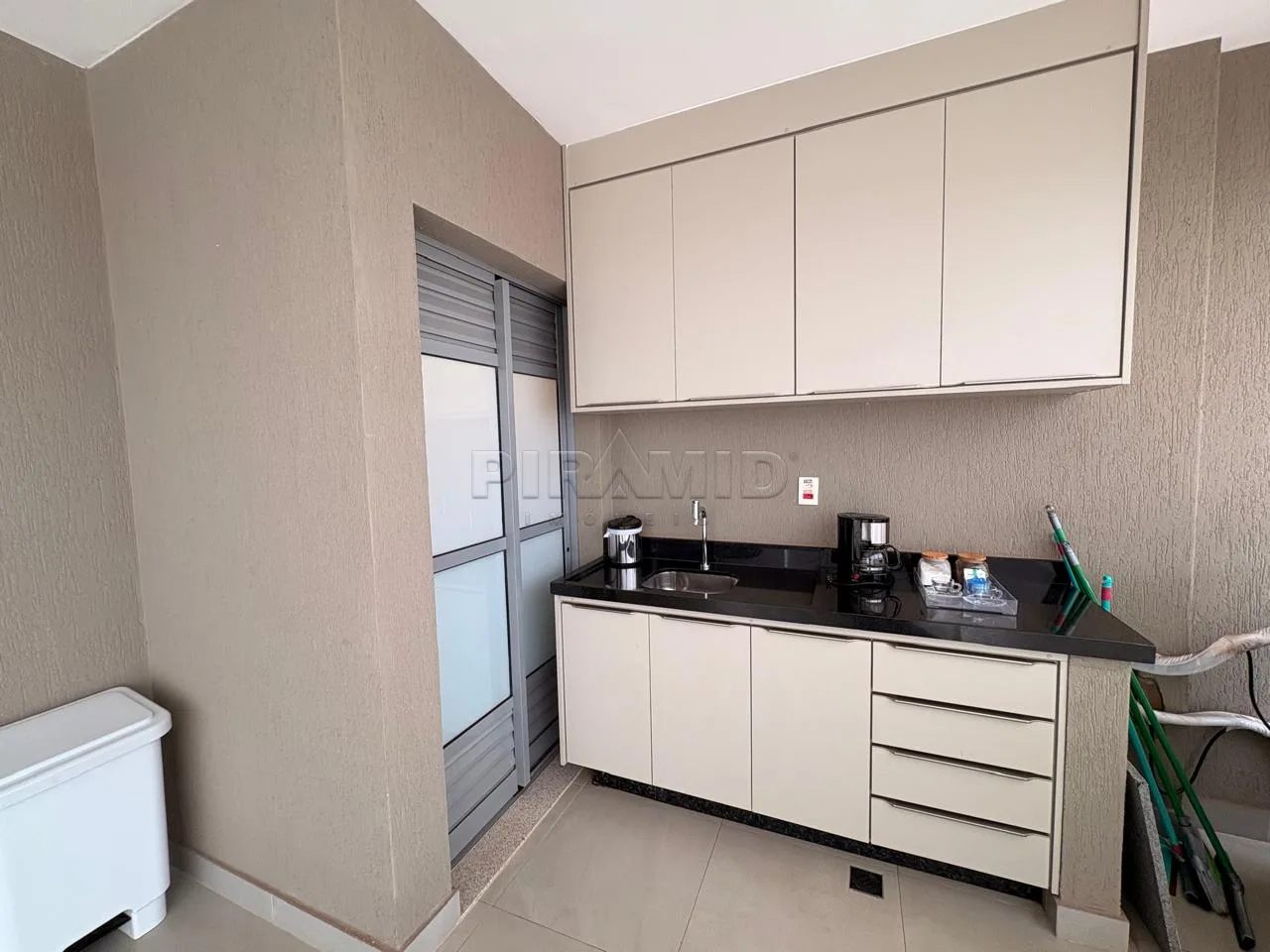 Alugar Apartamento / Padr&atilde;o em Ribeir&atilde;o Preto R$ 4.000,00 - Foto 8