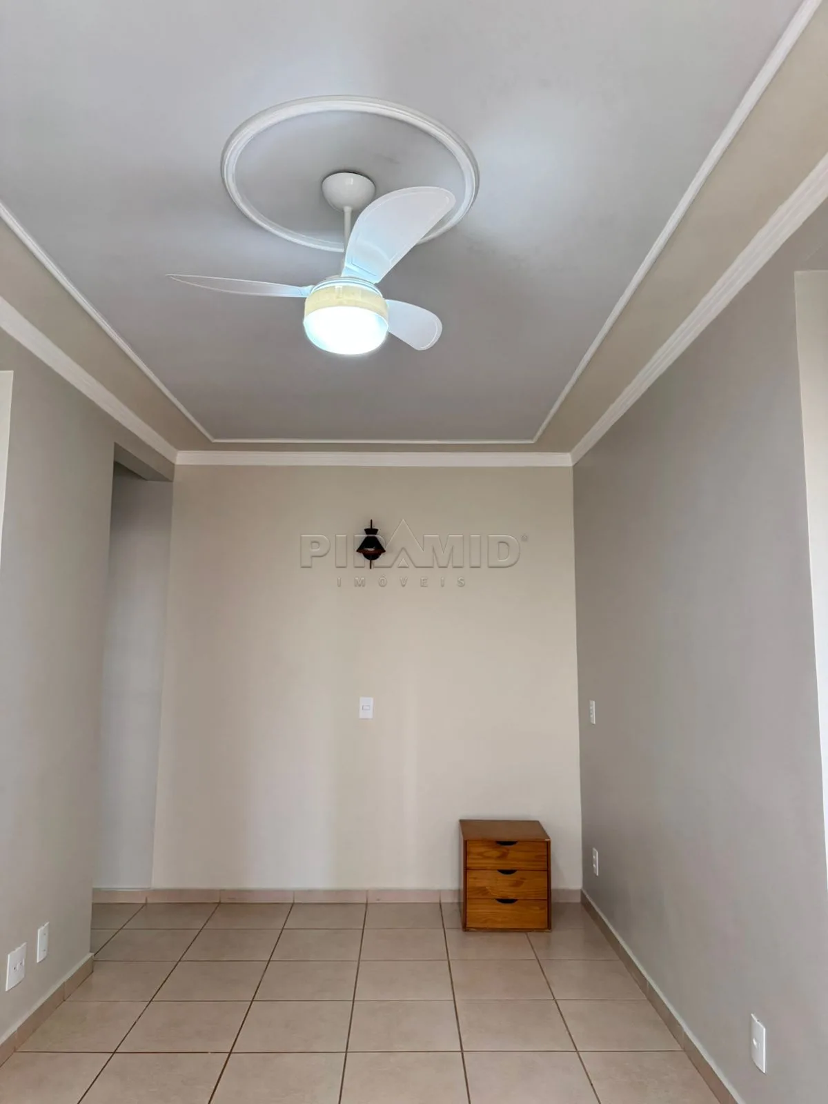 Alugar Apartamento / Padr&atilde;o em Ribeir&atilde;o Preto R$ 1.600,00 - Foto 2