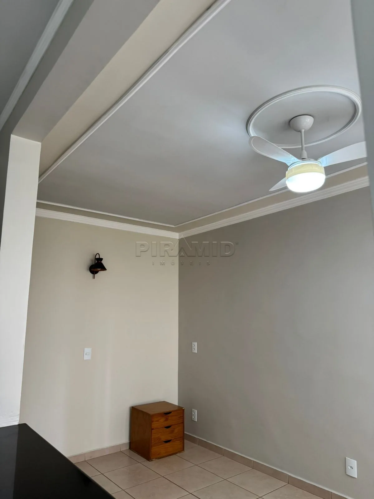 Alugar Apartamento / Padr&atilde;o em Ribeir&atilde;o Preto R$ 1.600,00 - Foto 3