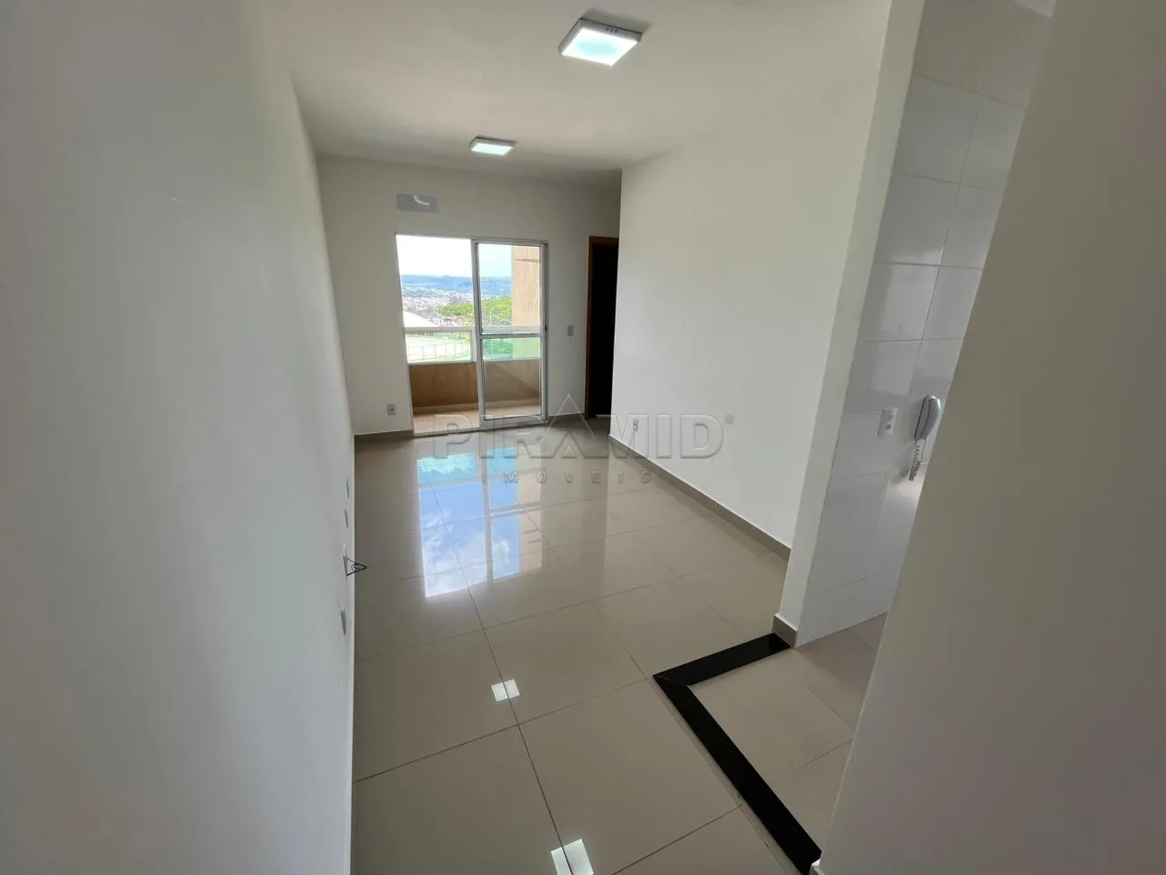 Alugar Apartamento / Padr&atilde;o em Ribeir&atilde;o Preto R$ 1.300,00 - Foto 2