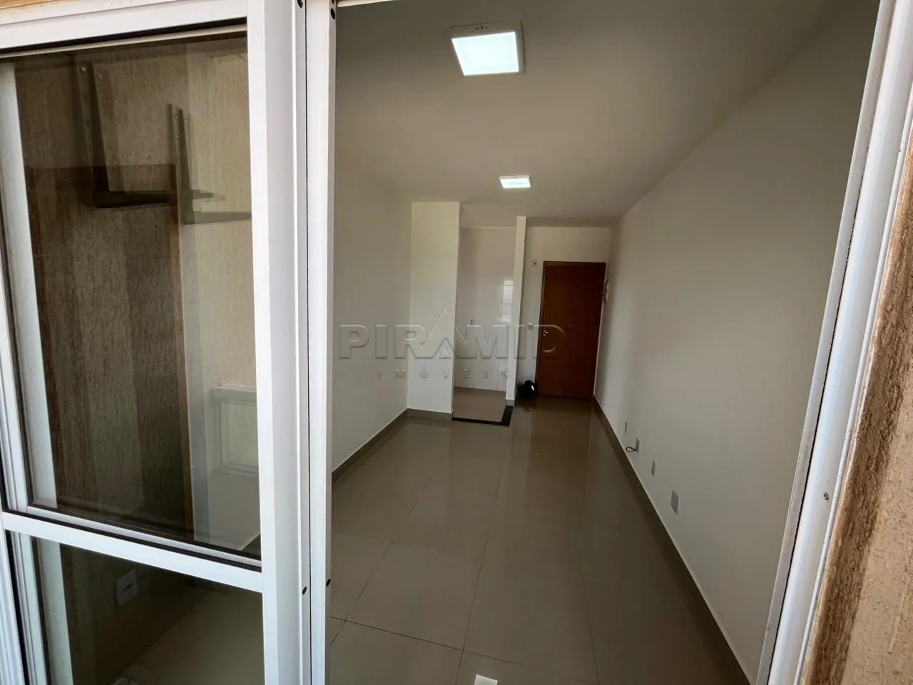 Alugar Apartamento / Padr&atilde;o em Ribeir&atilde;o Preto R$ 1.300,00 - Foto 5