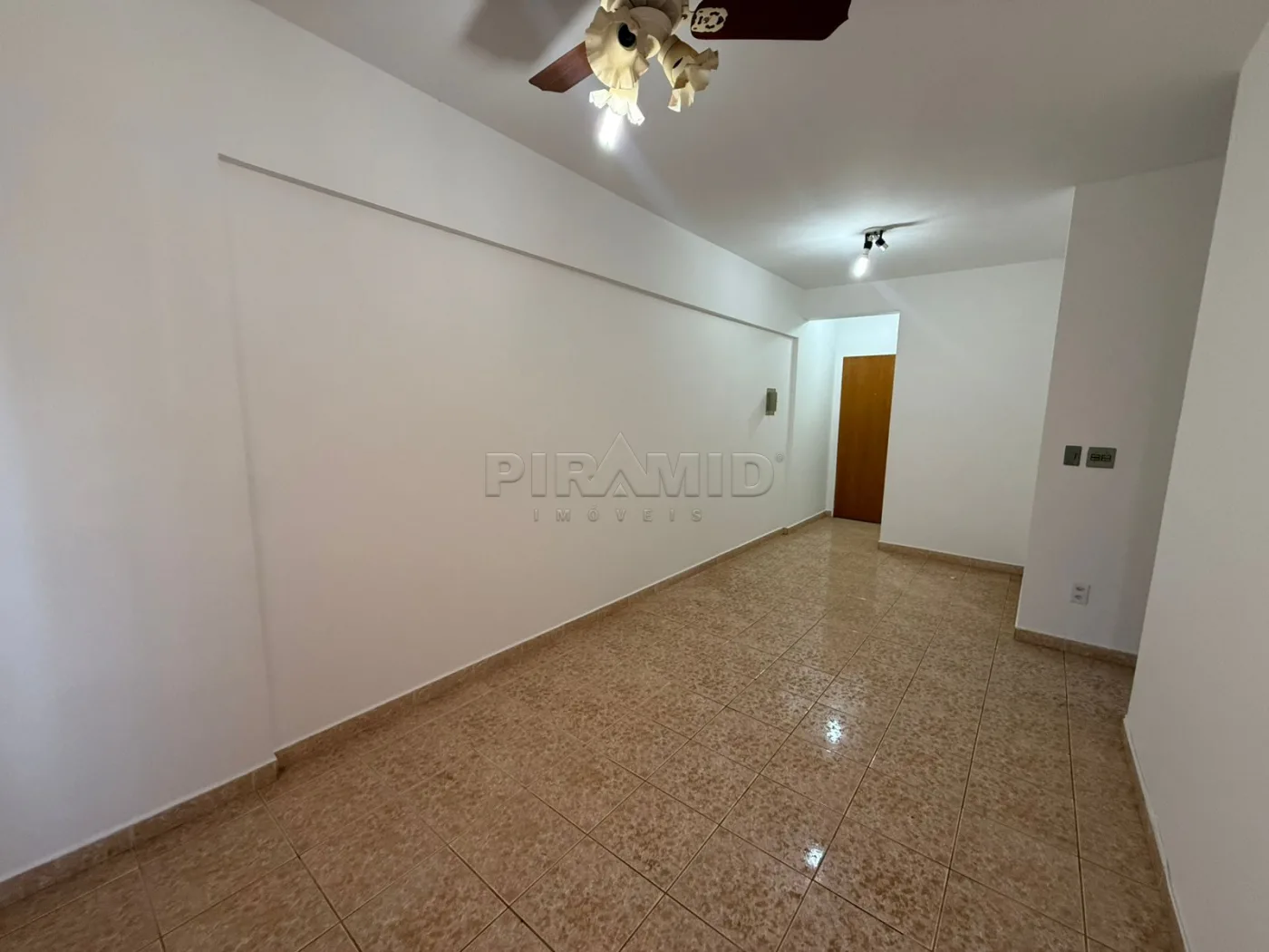 Alugar Apartamento / Padr&atilde;o em Ribeir&atilde;o Preto R$ 1.200,00 - Foto 1