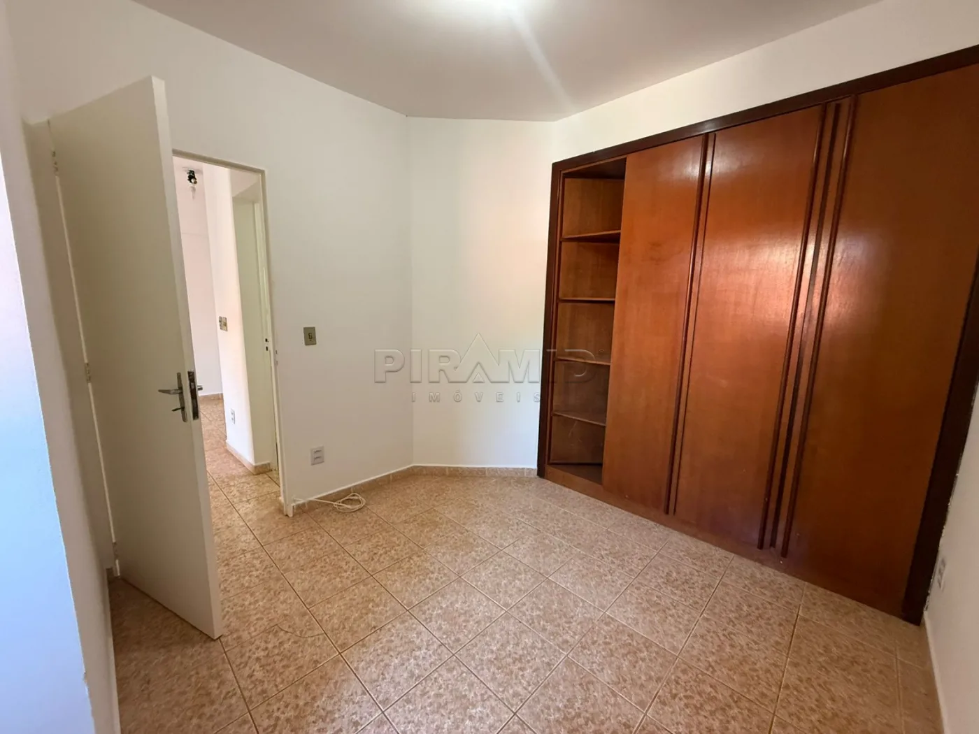 Alugar Apartamento / Padr&atilde;o em Ribeir&atilde;o Preto R$ 1.200,00 - Foto 4