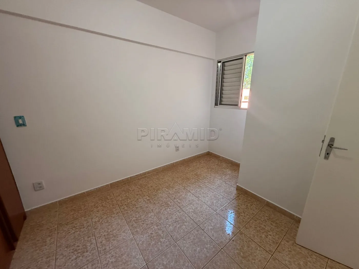 Alugar Apartamento / Padr&atilde;o em Ribeir&atilde;o Preto R$ 1.200,00 - Foto 5