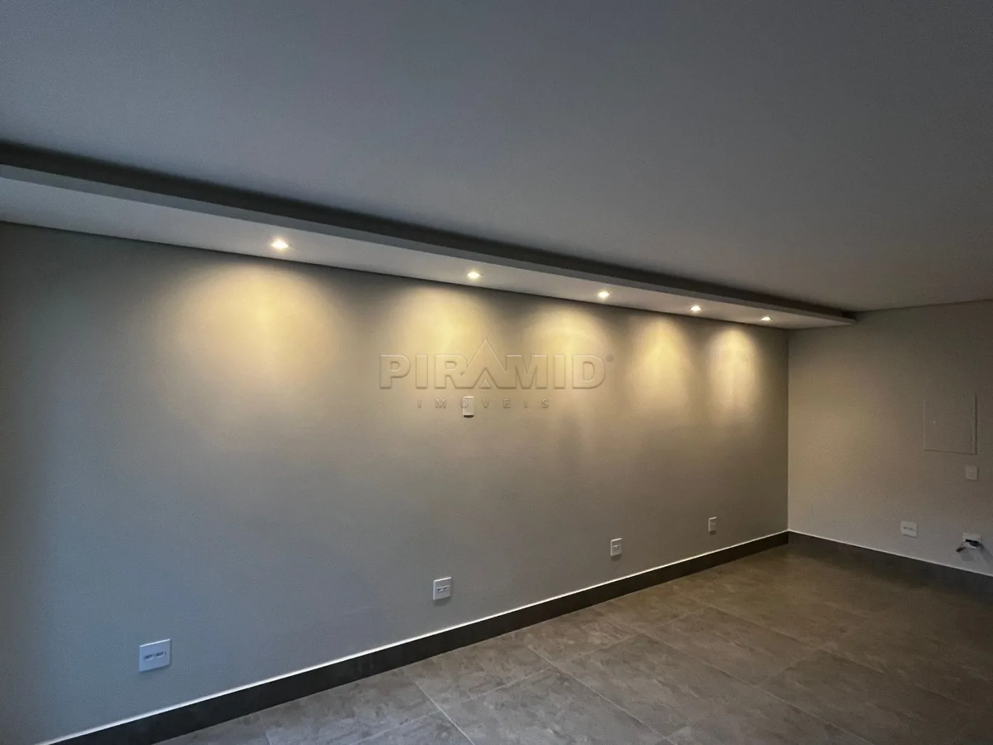 Alugar Comercial / Sala em Ribeir&atilde;o Preto R$ 2.100,00 - Foto 2