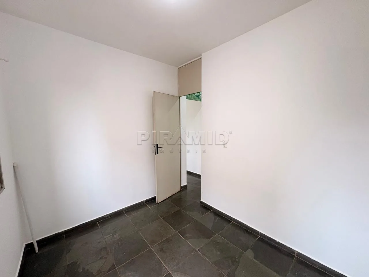 Alugar Apartamento / Padr&atilde;o em Ribeir&atilde;o Preto R$ 1.000,00 - Foto 18