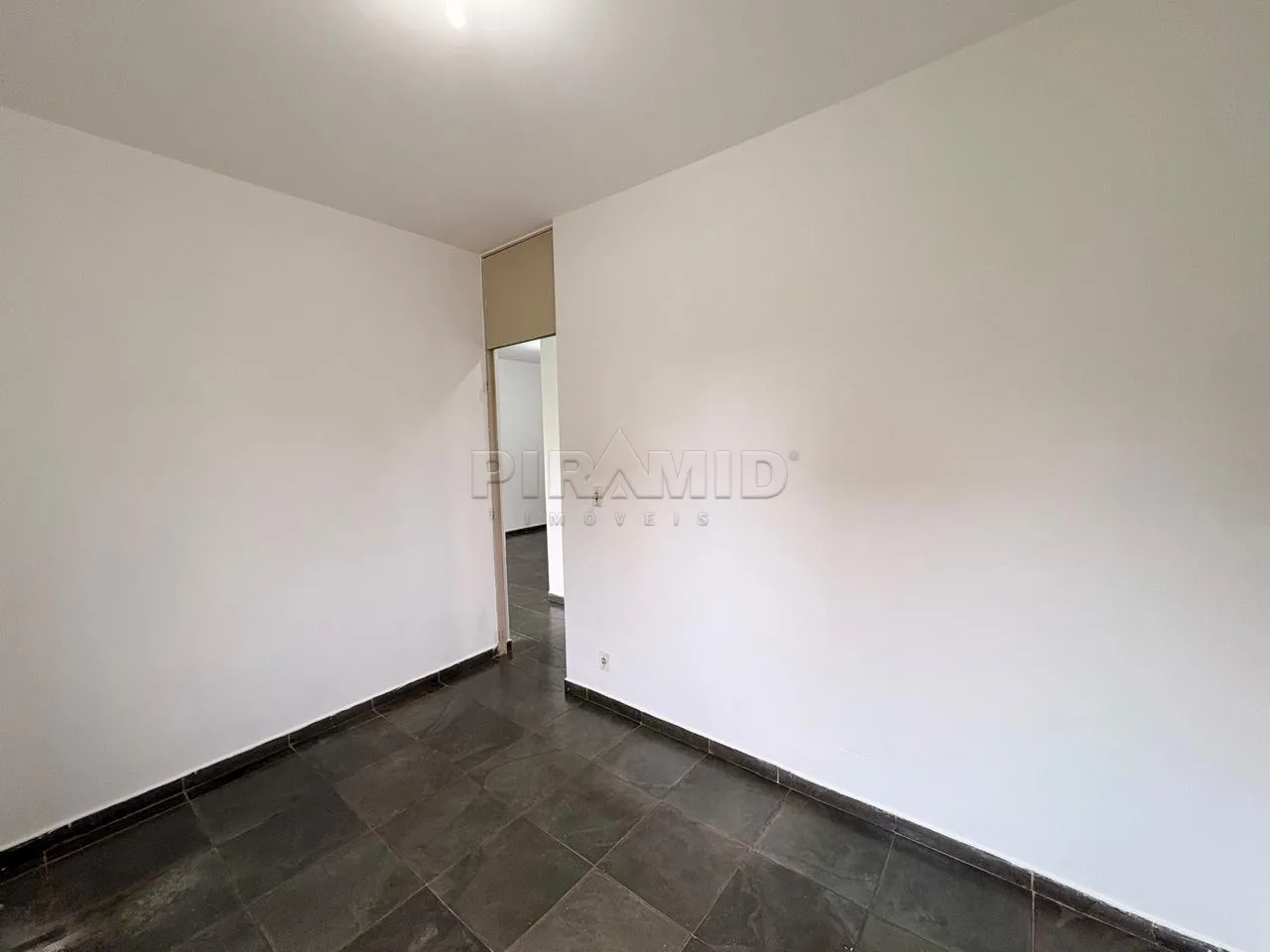 Alugar Apartamento / Padr&atilde;o em Ribeir&atilde;o Preto R$ 1.000,00 - Foto 22