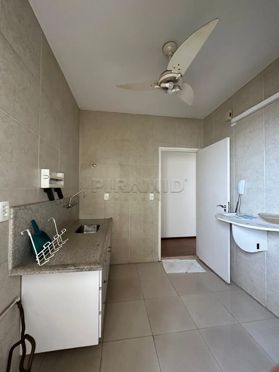Alugar Apartamento / Padr&atilde;o em Ribeir&atilde;o Preto R$ 1.550,00 - Foto 6