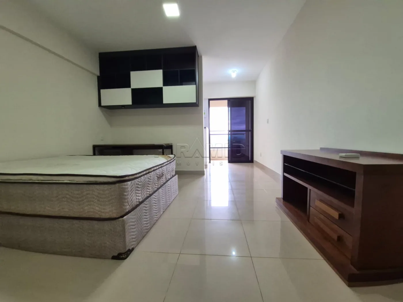 Alugar Apartamento / Padr&atilde;o em Ribeir&atilde;o Preto R$ 1.900,00 - Foto 2