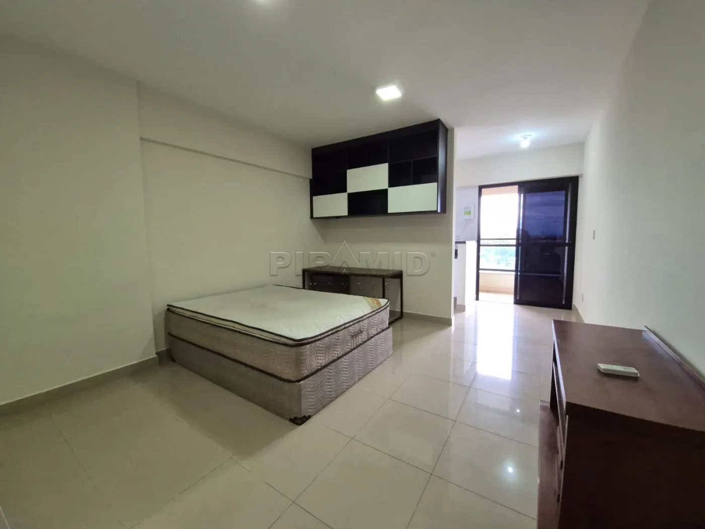 Alugar Apartamento / Padr&atilde;o em Ribeir&atilde;o Preto R$ 1.900,00 - Foto 3