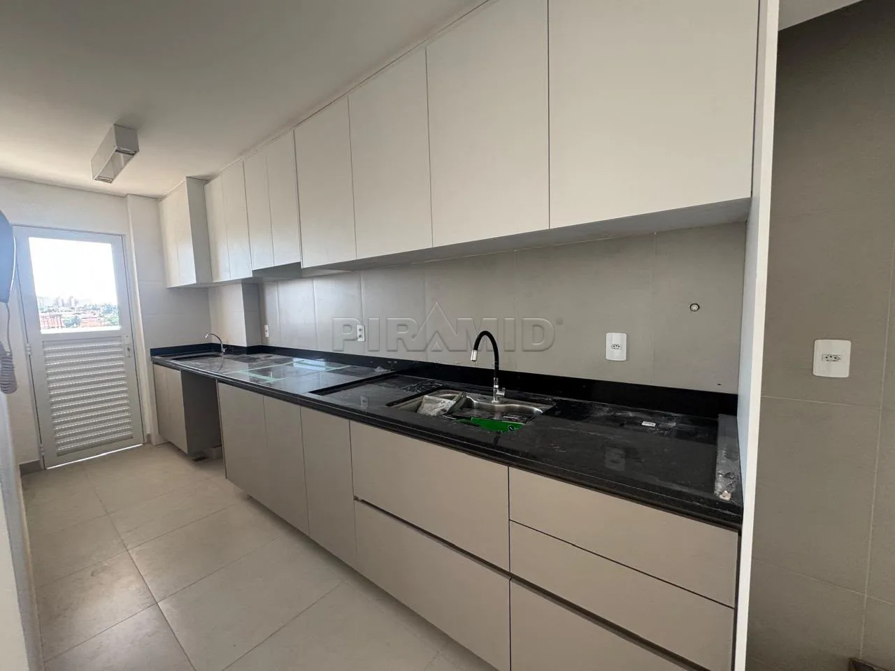 Alugar Apartamento / Padr&atilde;o em Ribeir&atilde;o Preto R$ 4.000,00 - Foto 5