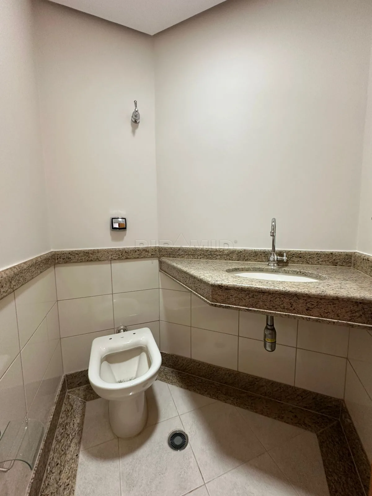 Alugar Apartamento / Padr&atilde;o em Ribeir&atilde;o Preto R$ 3.000,00 - Foto 3