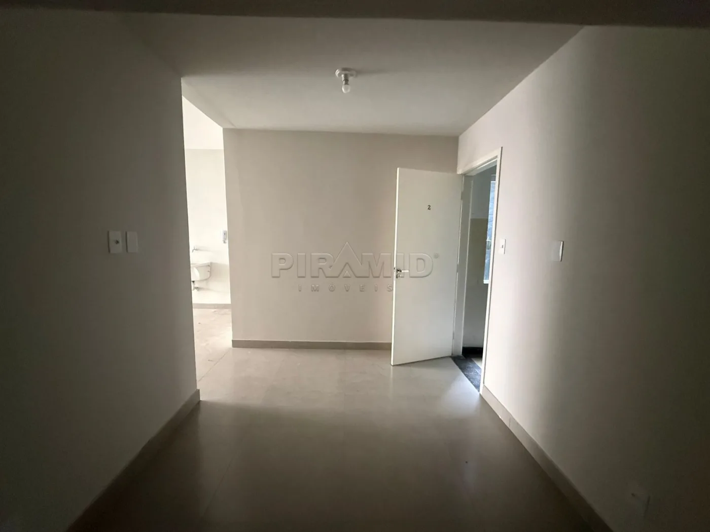 Alugar Apartamento / Padr&atilde;o em Ribeir&atilde;o Preto R$ 1.600,00 - Foto 1
