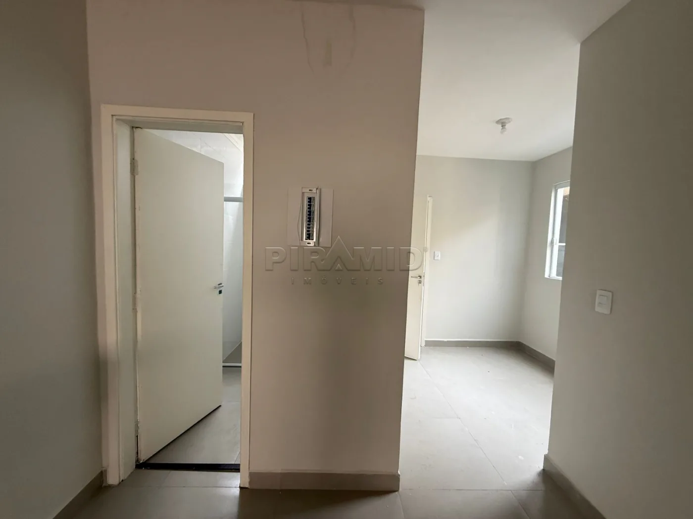 Alugar Apartamento / Padr&atilde;o em Ribeir&atilde;o Preto R$ 1.600,00 - Foto 2