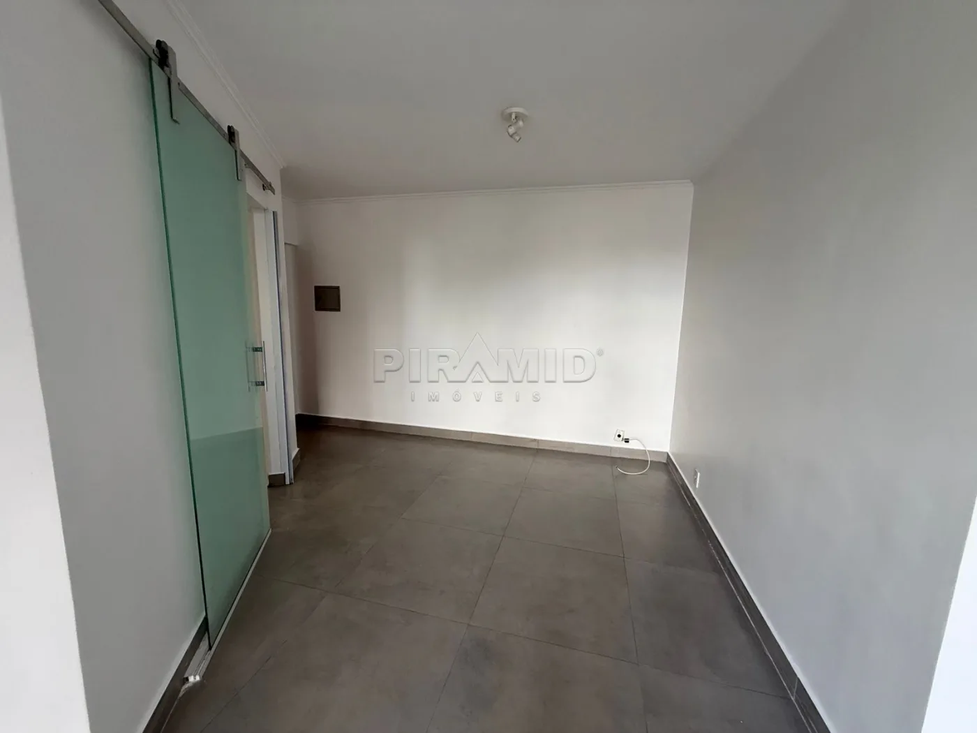 Alugar Apartamento / Padr&atilde;o em Ribeir&atilde;o Preto R$ 1.750,00 - Foto 4