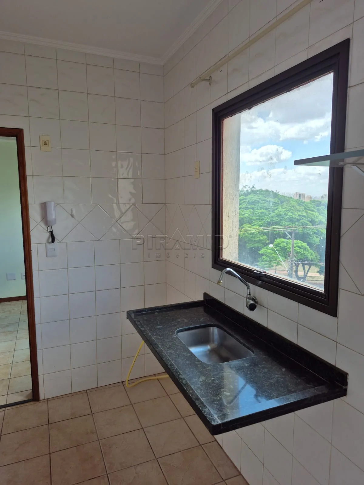 Alugar Apartamento / Padr&atilde;o em Ribeir&atilde;o Preto R$ 1.400,00 - Foto 7