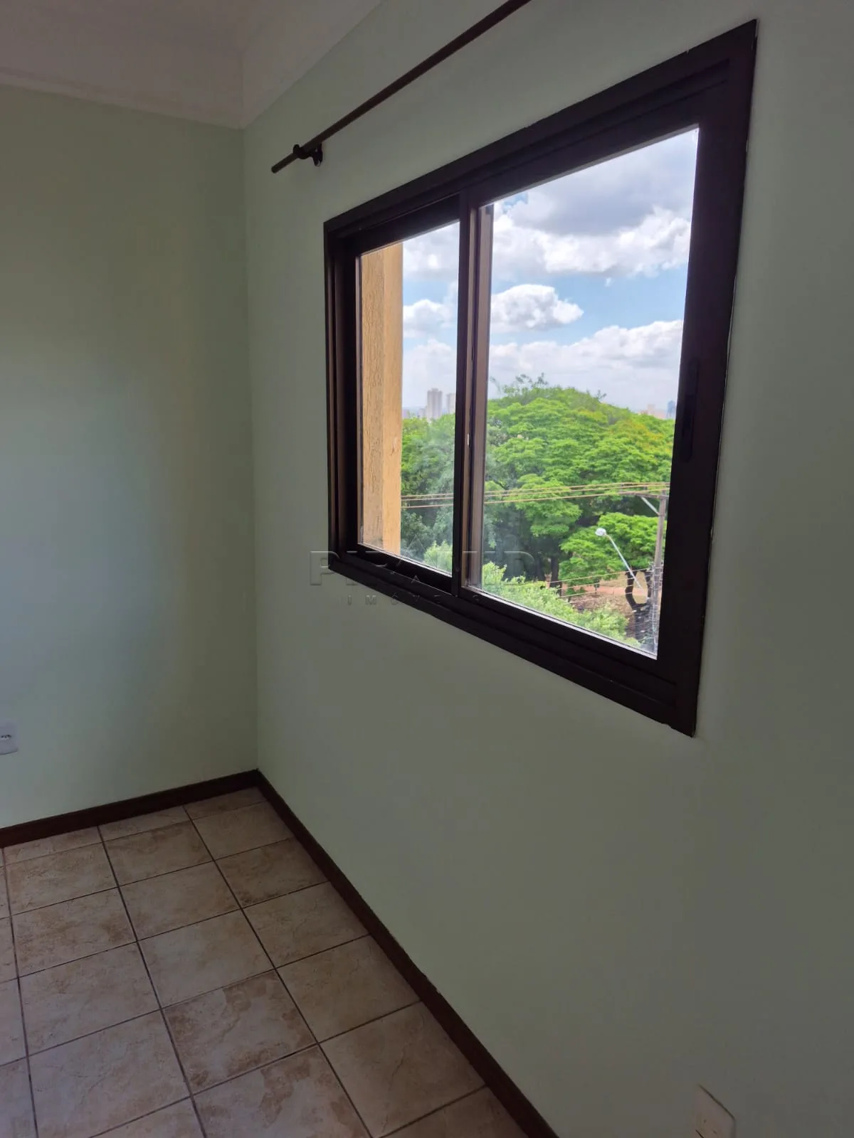 Alugar Apartamento / Padr&atilde;o em Ribeir&atilde;o Preto R$ 1.400,00 - Foto 3