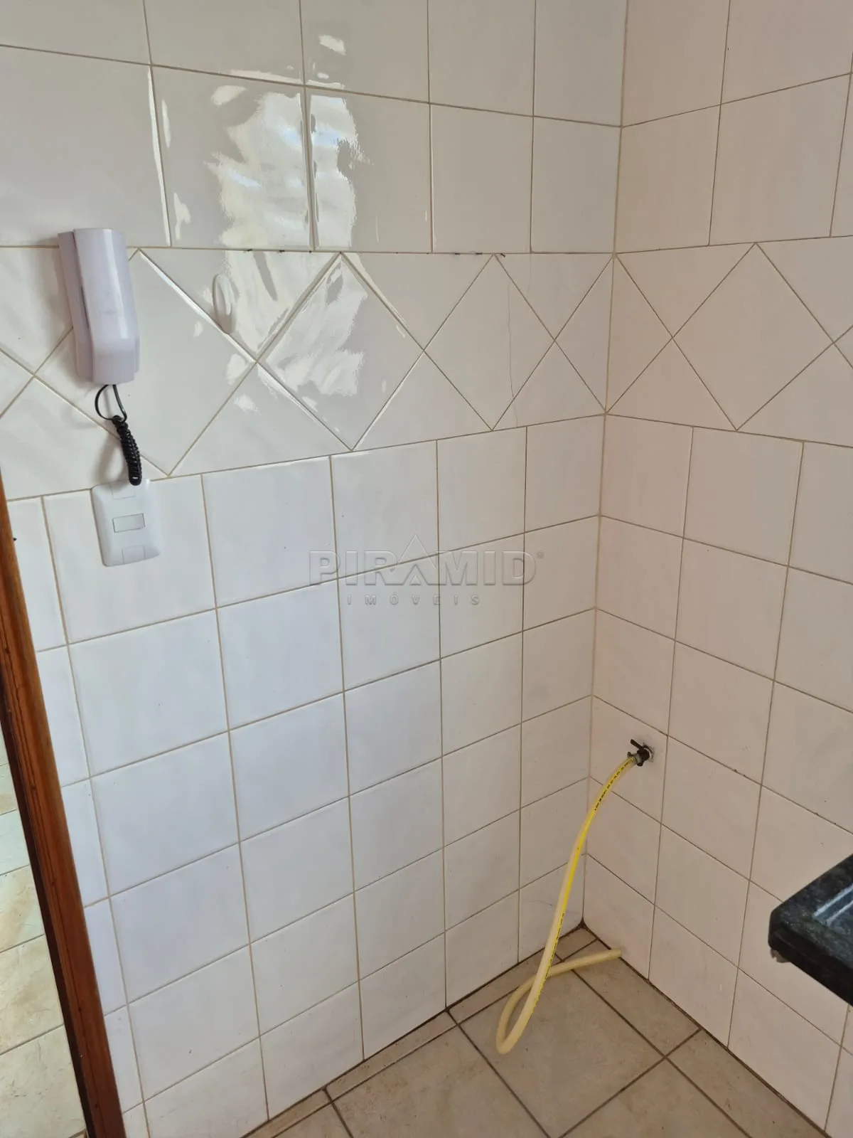 Alugar Apartamento / Padr&atilde;o em Ribeir&atilde;o Preto R$ 1.400,00 - Foto 5
