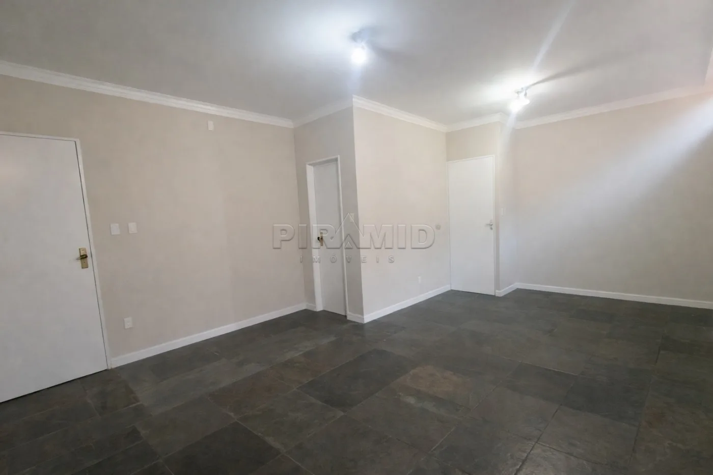 Alugar Comercial / Sala em Ribeir&atilde;o Preto R$ 1.290,00 - Foto 1