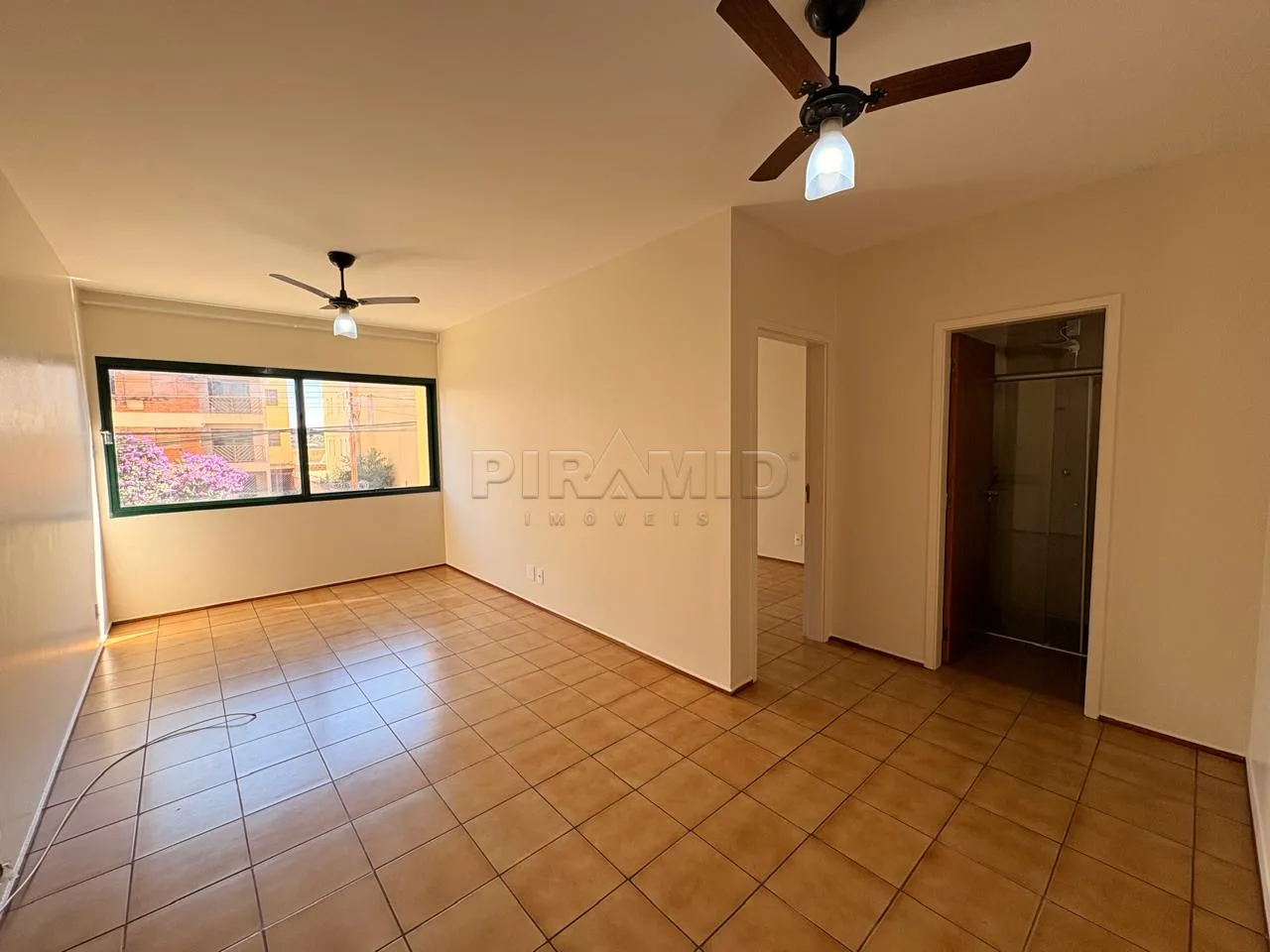 Alugar Apartamento / Padr&atilde;o em Ribeir&atilde;o Preto R$ 1.200,00 - Foto 1